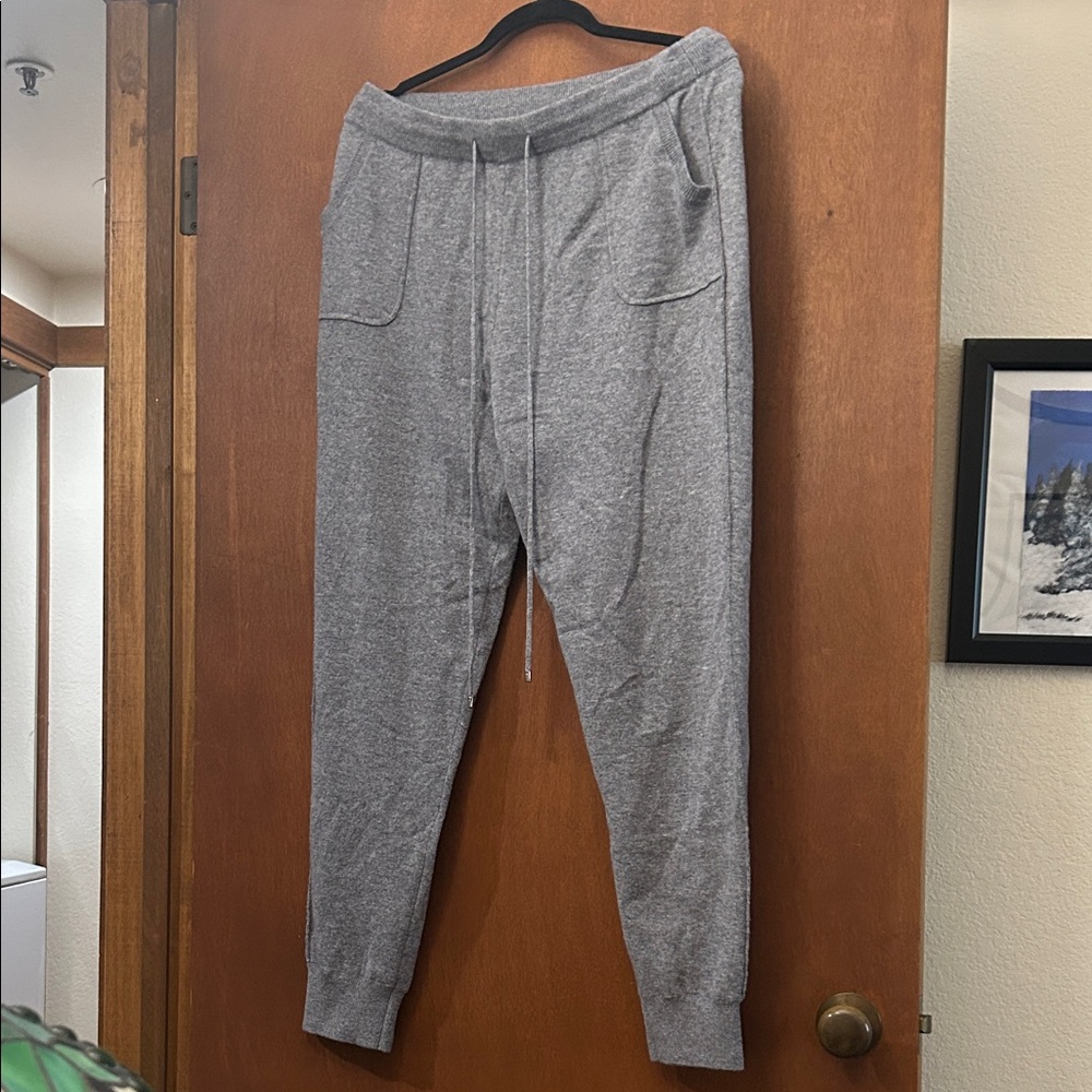 St. John Light Gray 100% cashmere Joggers